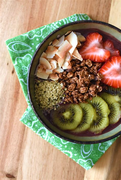 Tropical Açaí Bowl Rockin Mama™