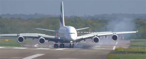 Vidéo Latterrissage spectaculaire dun Airbus A380 pris dans la