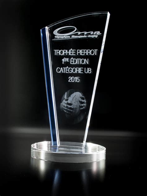 Trophée en verre découvrez le avec L Atelier du Verre Créations