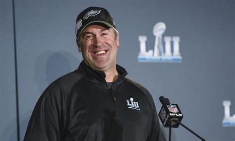 Doug Pederson impressively caught beer one-handed during Eagles parade