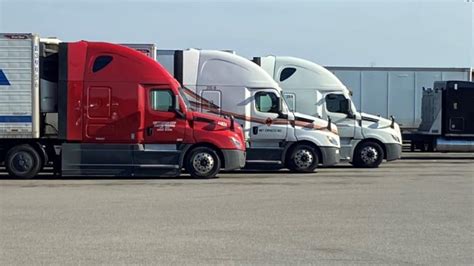 US truckload carriers look to fill revenue gaps as rates fall | Journal ...