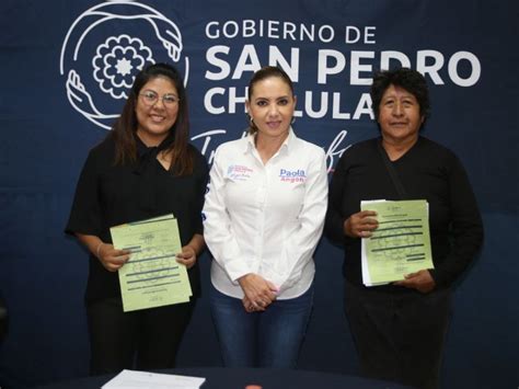 Paola Ang N Entrega Uniformes A Personal De Limpia De San Pedro Cholula