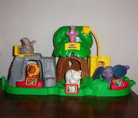 Fisher-Price #77949 Little People Animal Sounds Zoo 2001 Partial Set Loose Used