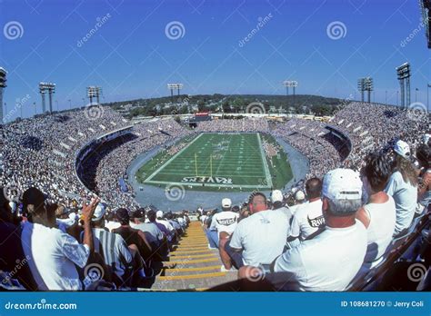 Ravens Game at Old Memorial Stadium Editorial Image - Image of football, national: 108681270