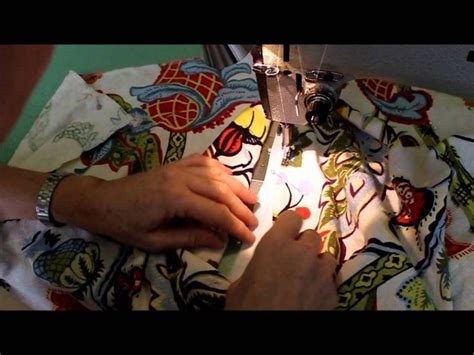 Sewing a Zipper in a New Pillow | Sew zipper, Sewing, Crafts