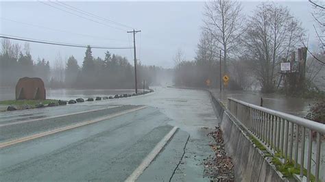 Rising Stillaguamish River hits flooding record in Arlington | FOX 13 ...