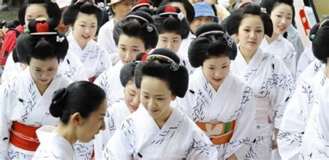 Dónde y cuándo ver geishas en Japón fiestas y celebraciones Geisha