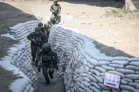 「國軍漢光38號實兵演習」25日登場，陸軍第3作戰區實施台北港保衛戰與淡水河反突擊科目，由陸軍步兵109旅現役軍官率領14天新制的教召部隊