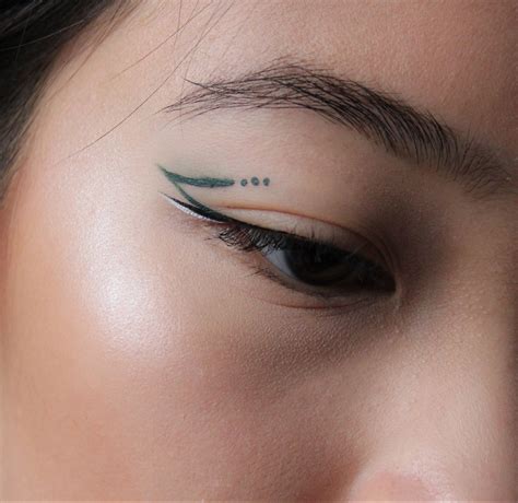 Philadelphia Eagles Super Bowl Eyeliner Makeup Idea No Eyeliner