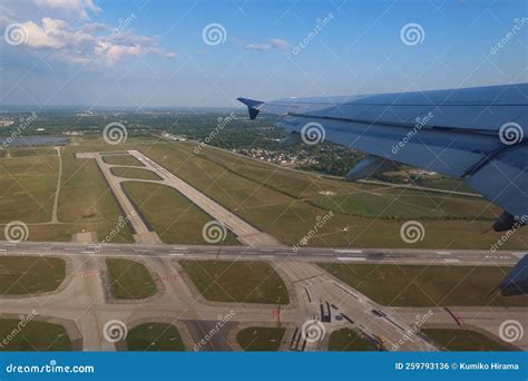 DTW Detroit Wayne County Airport Runway Stock Photo - Image of airliner ...