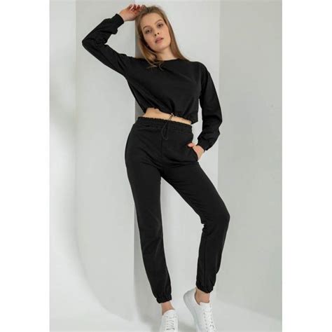 Trening Dama Negru Cu Pantaloni Si Bluza Cu Croi Scurt