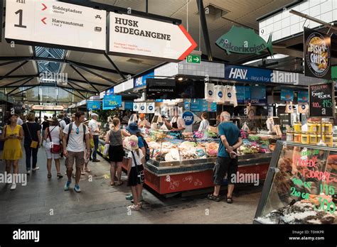 Indoor Markets Hi Res Stock Photography And Images Alamy