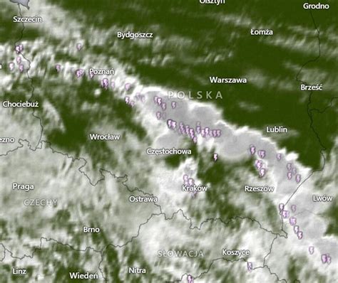 Gwałtowne burze przechodzą przez Polskę Niosą ulewy i grad W tych
