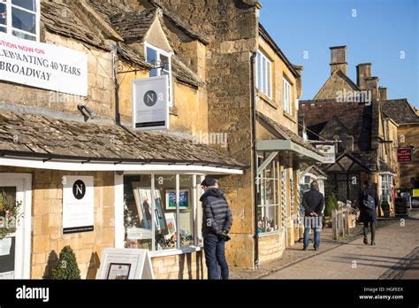 Broadway Cotswolds High Street Hi Res Stock Photography And Images Alamy