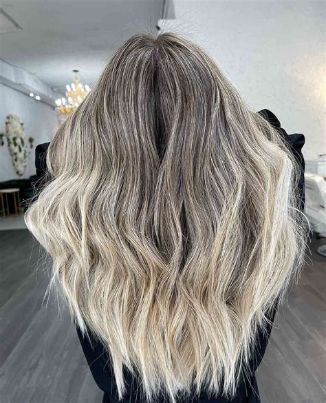 17 Stunning Platinum Blonde Balayage Hair Color Ideas