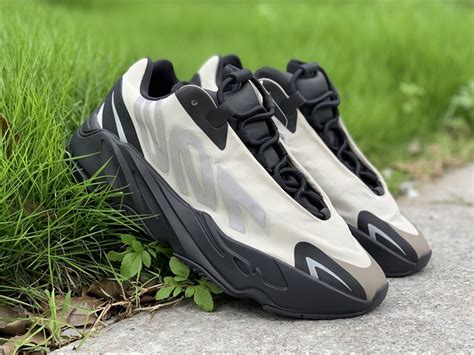 Adidas Yeezy Boost 700 Mnvn “bone” 3m Reflective Fy3729