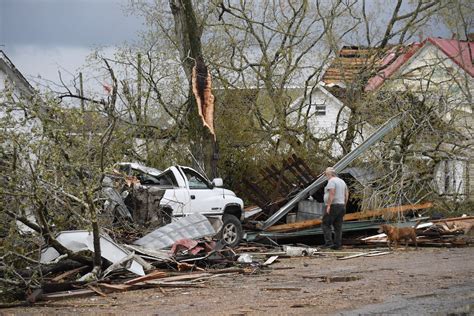 In photos: The scene after a destructive and deadly tornado tore through southeastern Missouri ...