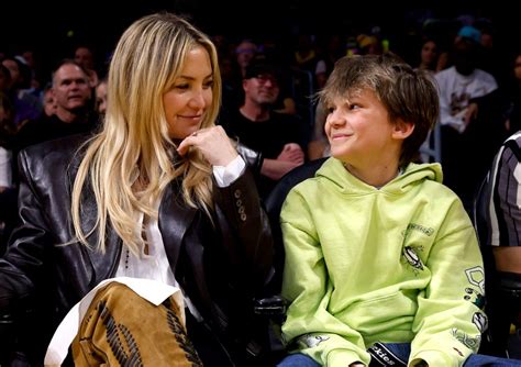 Kate Hudson Sits Courtside With Kids at Los Angeles Lakers Game