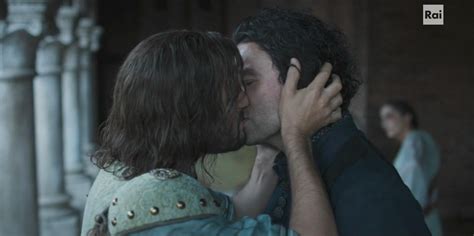 Leonardo Ancora Baci Gay In Prima Serata