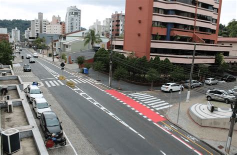 Mudança no trânsito Prefeitura altera sentido de duas vias no bairro