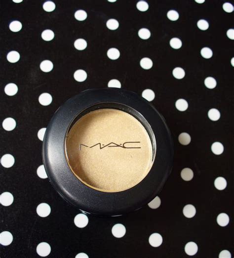 Mac Nylon Eyeshadow - Let's talk beauty