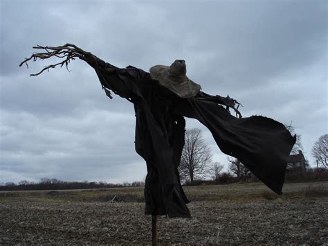 20 Creepy Scarecrows That Will Seriously Haunt Your Dreams