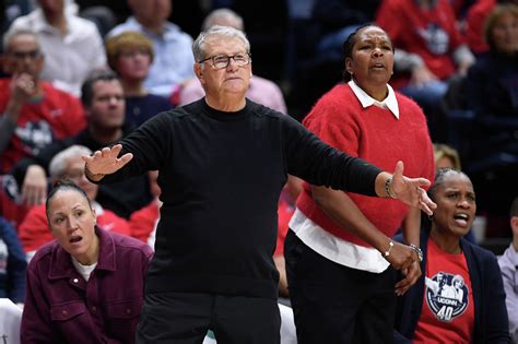 What Uconn Coach Geno Auriemma Said At Halftime Of Fdu Game Wednesday