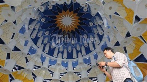 Foto Indahnya Interior Dalam Masjid 99 Kuba Di CPI Makassar Tribun