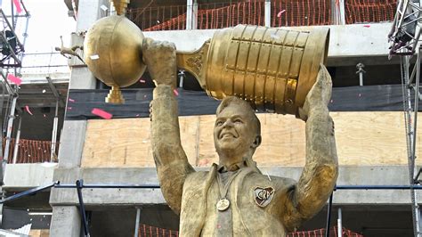 Inauguran Una Estatua De Marcelo Gallardo Y Todo El Mundo Se Fija En Un