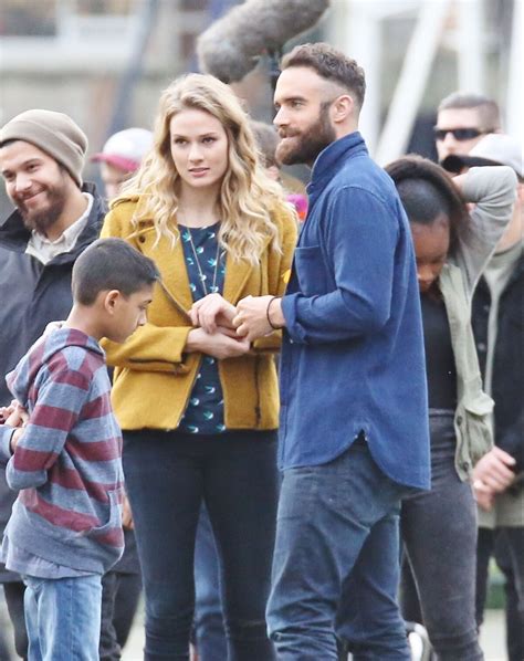 Photo Exclusif Joshua Sasse Et Tori Anderson Sur Le Tournage De No Tomorrow à Vancouver