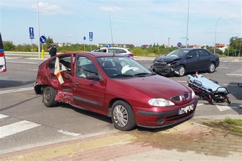 Ul Kuronia Zderzenie trzech aut 9 osób poszkodowanych zdjęcia