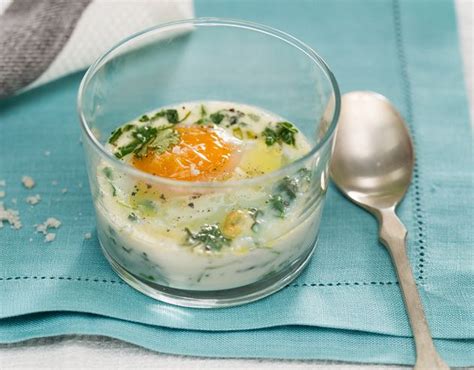 Oeuf cocotte aux herbes et huile à la truffe Recette Oeufs cocotte