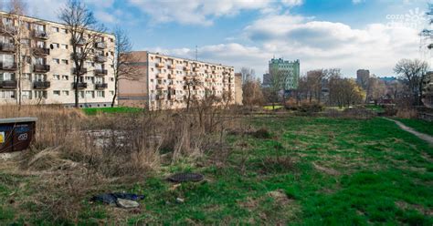 Rozpoczęto porządkowanie terenu pod apartamentowiec przy ul