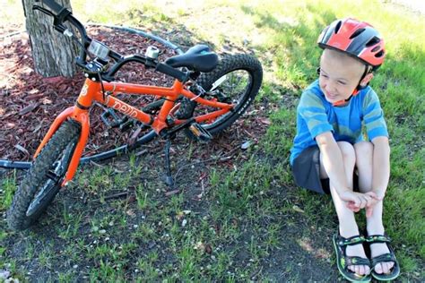 Kids 16" Pello Revo Bike Review - Thrifty Nifty Mommy