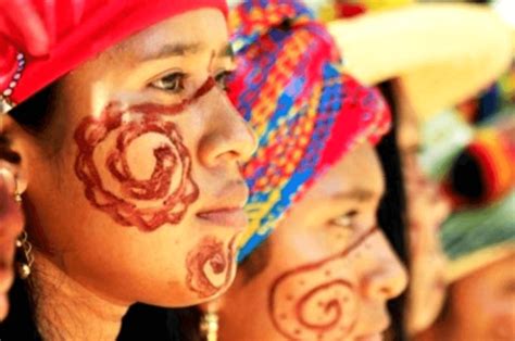 Mujeres indígenas protectoras de la cultura tradición e historia