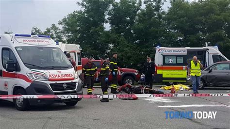 Incidente In Viale Europa Angolo Via Pisa A Volpiano Auto Contro Moto