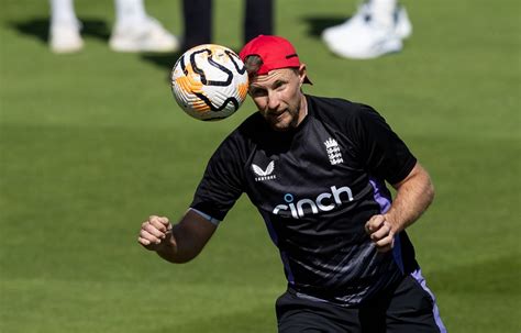 Ecb Chair Richard Thompson Presents Ben Stokes A Silver Cap For