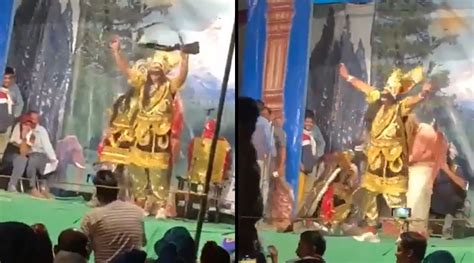 Watch This Raavan Doing Bhangra During Ramlila Is Going Viral On Twitter