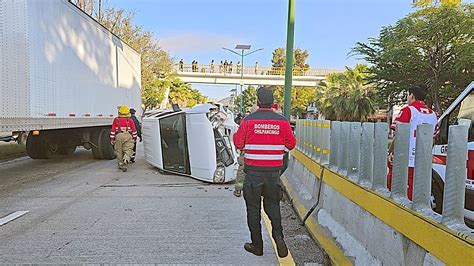 Camioneta Choca Y Vuelca En El Bulevar Vicente Guerrero De