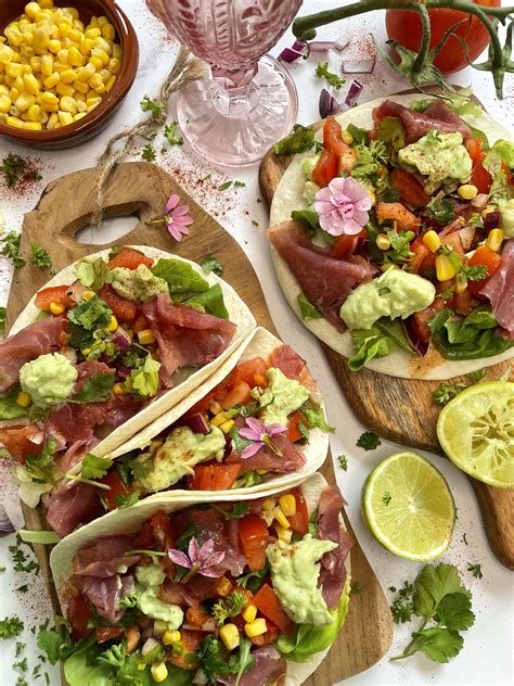 Tacos Met Tomatensalsa En Runderrookvlees Recept Food Places