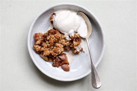 Spiced Pear And Apple Crumble