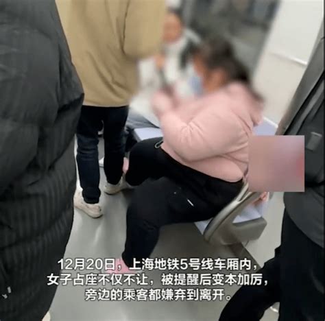 又见“霸座”！女子被提醒后变本加厉，腿也上来了新闻上海座椅