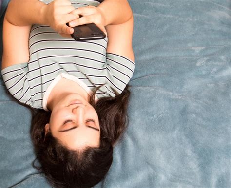 O que fazer quando o adolescente está viciado em celular 10 dicas