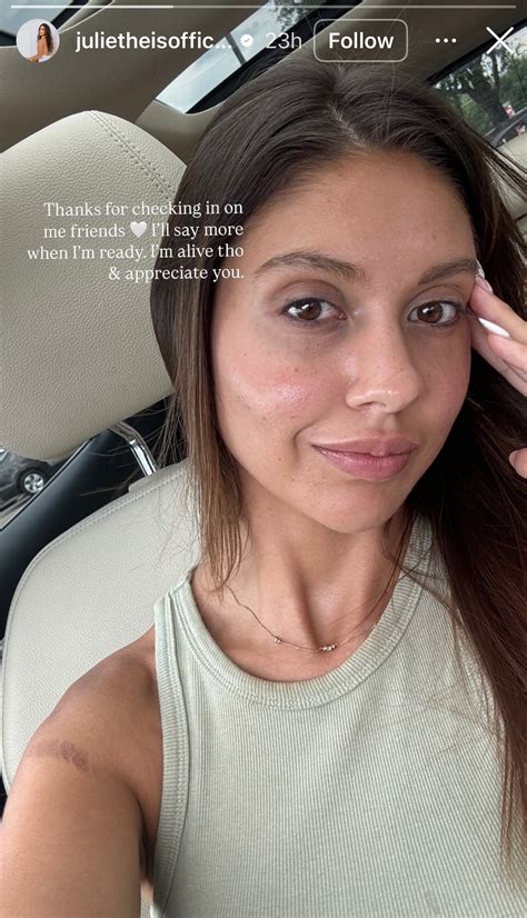 Love Is Blind Star Breaks Up With Reality Star Girlfriend Over A Bikini Photo Perez Hilton