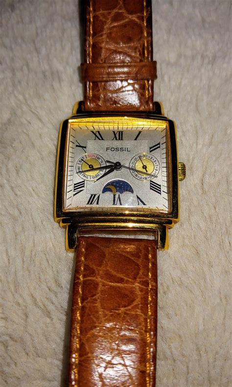 Super Rare 90s Vintage Fossil Moonphase Watch Mens Fashion Watches