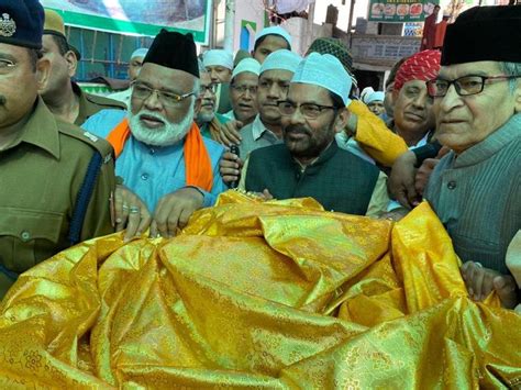 Naqvi Offers Chadar At Ajmer Dargah On Behalf Of Pm Modi Daily