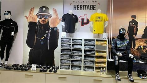 Jul Store La Premi Re Boutique Ph M Re Du Rappeur Jul Fait Carton