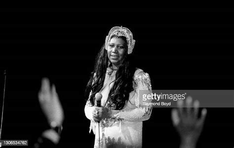 Aretha Franklin Live In Concert Photos and Premium High Res Pictures ...