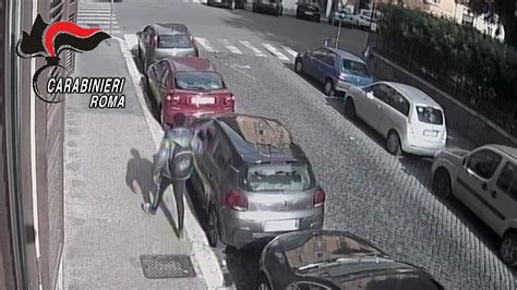 Piromane Seriale Arrestato A Roma Incendiava Auto Su Commissione