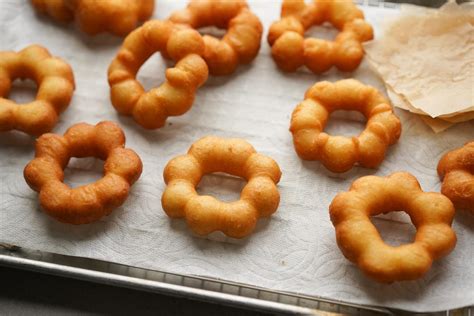 Mochi Donut Recipe Crispy And Chewy Pon De Ring Donuts Hungry Huy